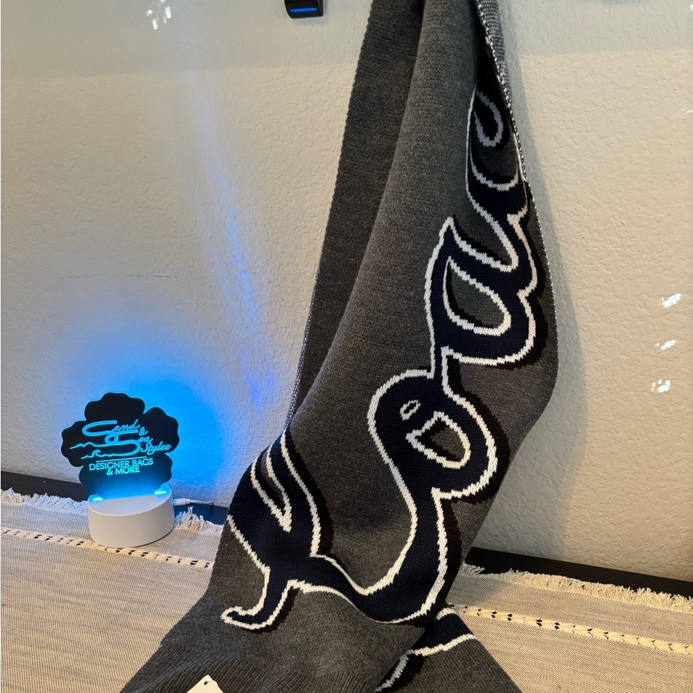 COACH Rexy Charcoal Knit Muffler Scarf NWT - Unisex - Picture 3 of 7